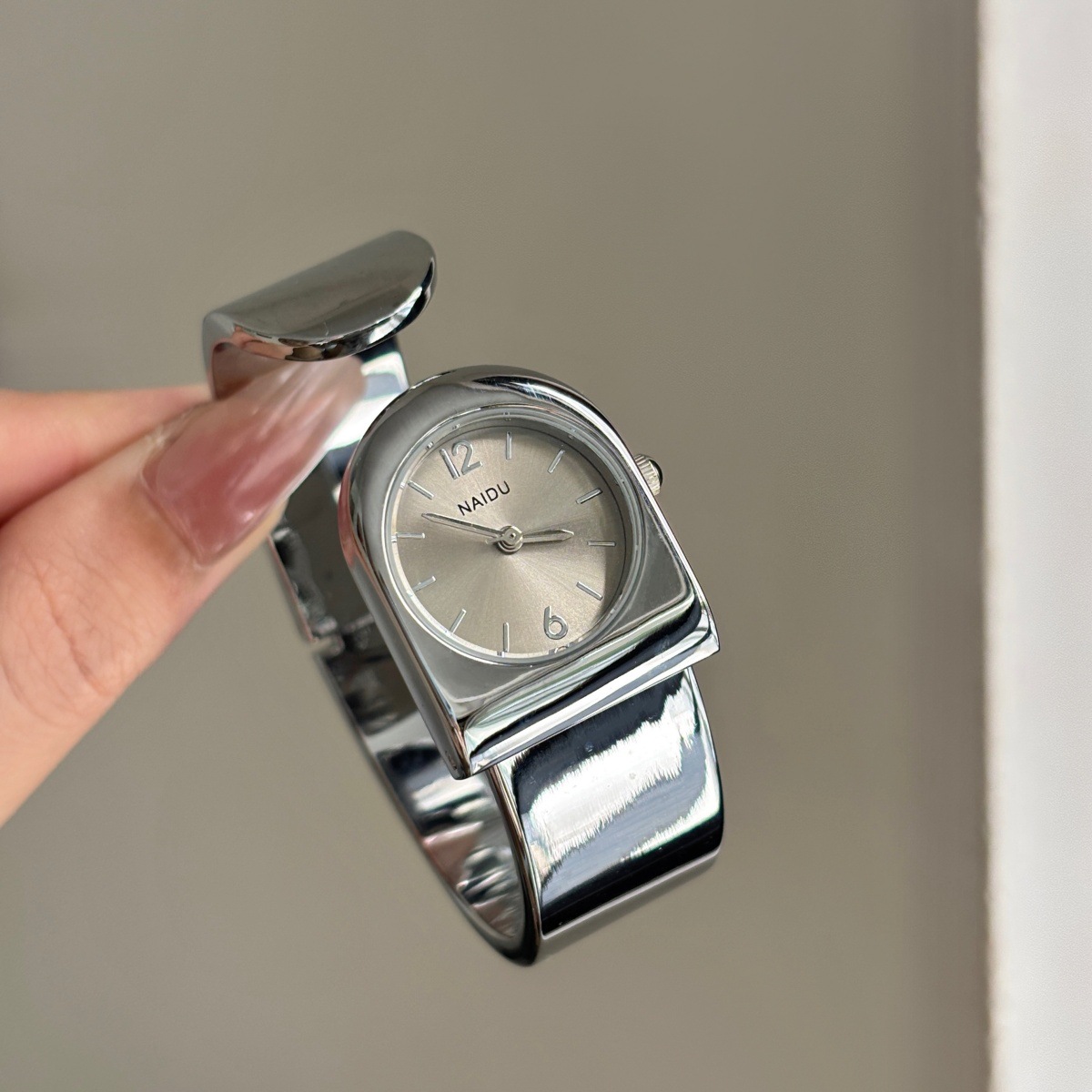 Новые золотые часы-браслет 202 – обзор и цена Luxury Watch Levels