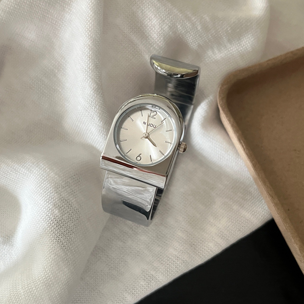 Новые золотые часы-браслет 202 – обзор и цена Luxury Watch Levels